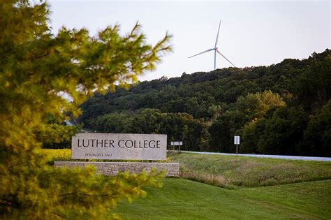 luther college dining services.